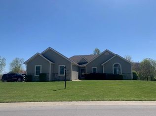 2101 Ridgeview Dr, Leavenworth, KS 66048