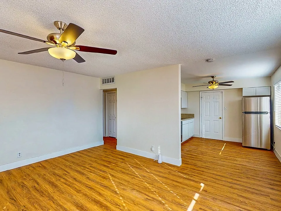 1302 Rexford Pl