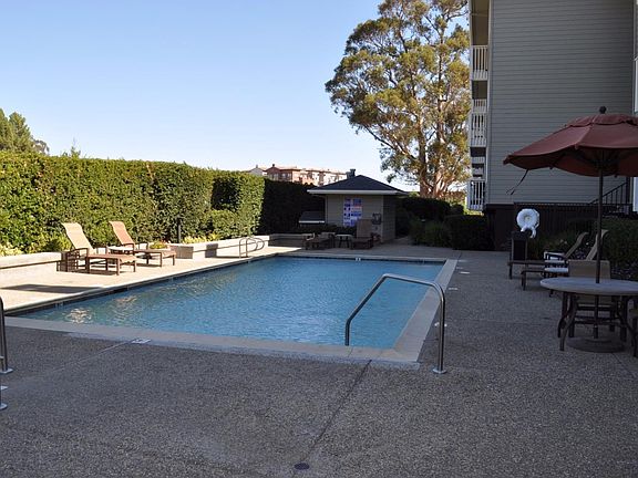 3rd image of 300 Murchison Dr APT 322