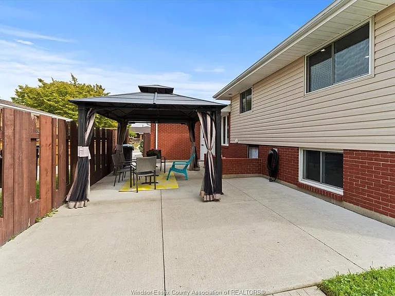 9248 Esplanade Dr #BASEMENT — Photo 17