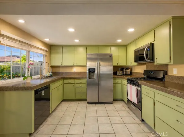 1682 E Darnell Ct, Camarillo, CA 93010
