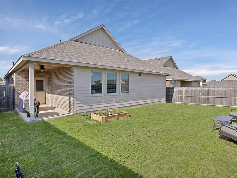 621 Ridgeback Trl — Photo 21