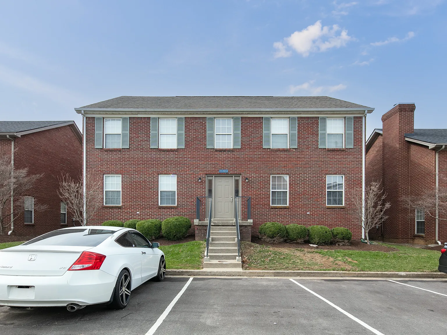1 bed, 1.5 bath, 850 sqft, $1,350 — Photo 1