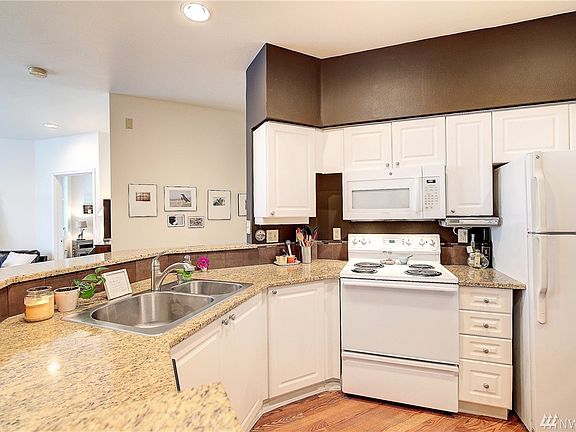 5th image of 16125 Juanita Woodinville Way NE Unit 101