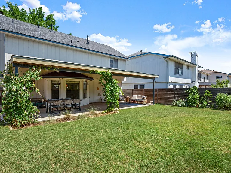 8715 Dandelion Trl — Photo 23