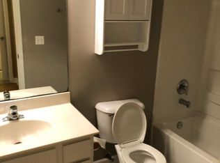 2082 Whitmore Dr, Romeoville, IL 60446