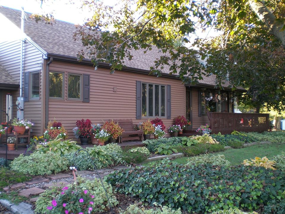 Front of house & deck