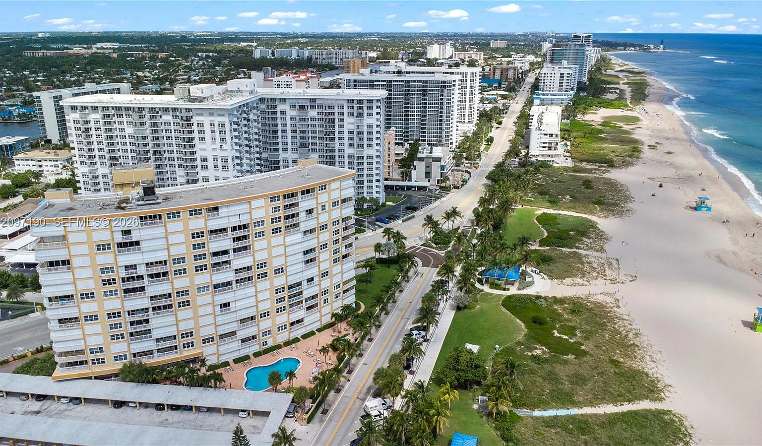 Bermuda House Condominium — Photo 4