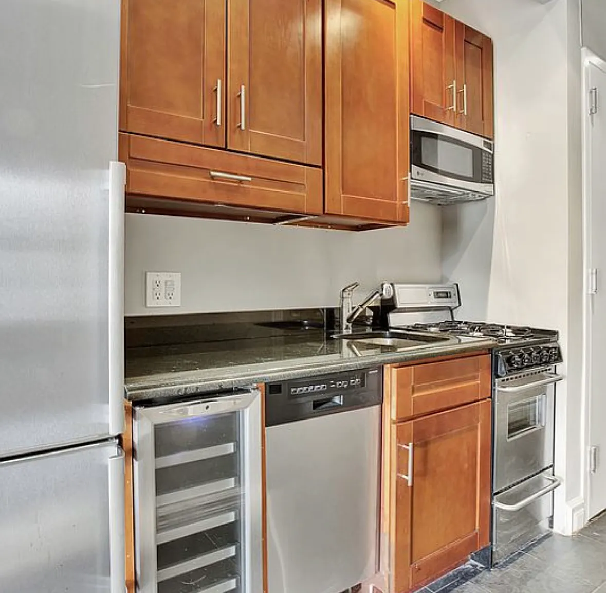 444 West 52nd Street — Photo 4