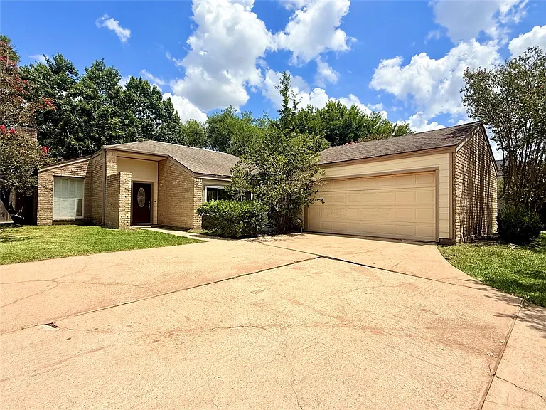 11318 Briar Forest Dr — Photo 1