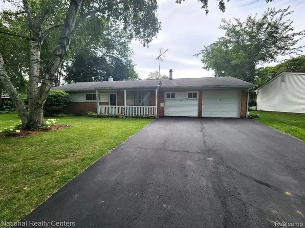 4845 Sundew St, Commerce Township, MI 48382