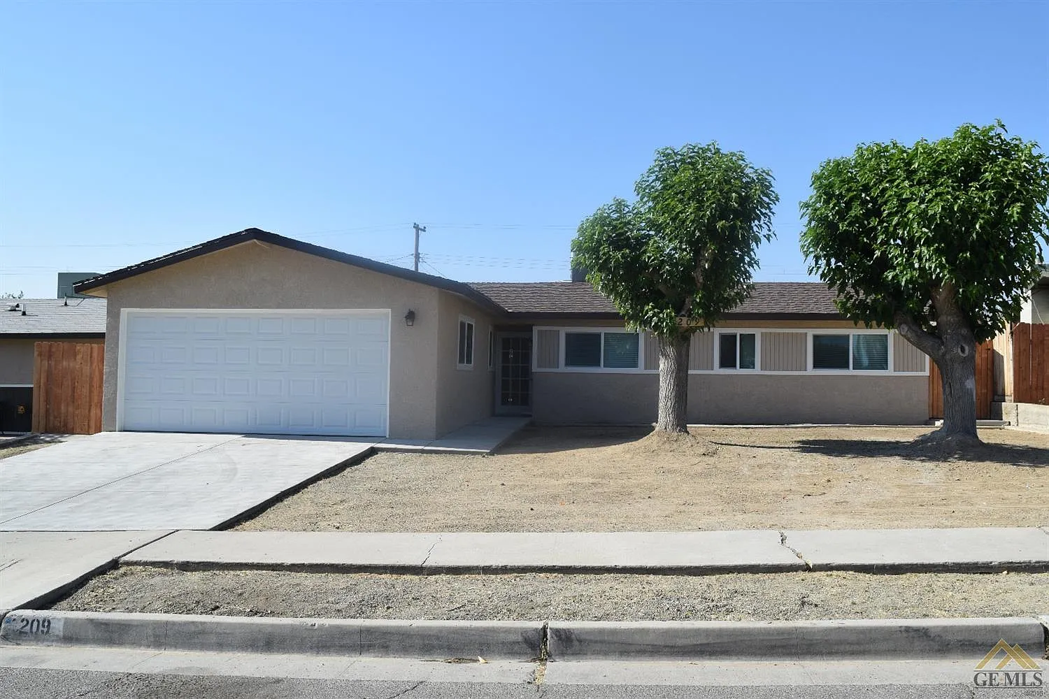 209 Ash St photo 1