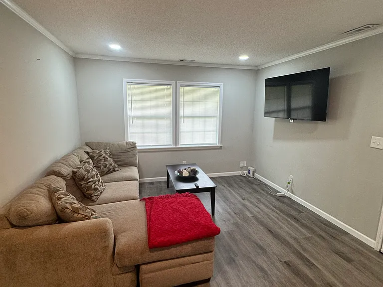2820 Louise Dr — Photo 7
