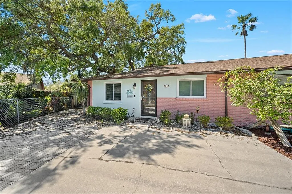 2 bed, 2.0 bath, 972 sqft, $3,600 — Photo 3