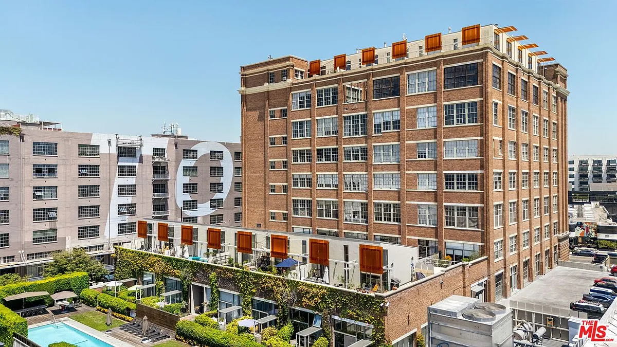 Building Photo - 1850 Industrial St #710