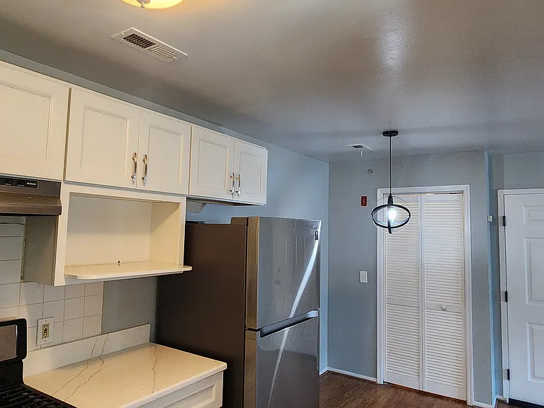 225 Bexley Ln — Photo 10