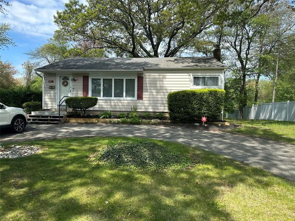 1102 Brookdale Avenue, Bay Shore, NY 11706