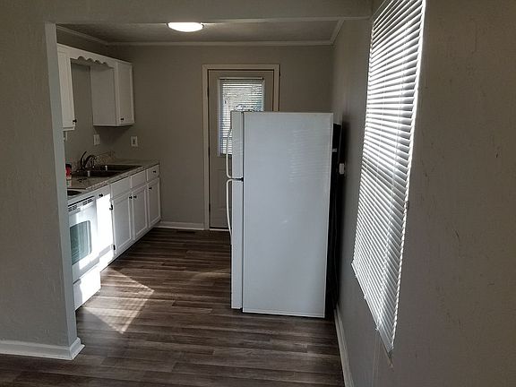 4th image of 512 Arthur Ave