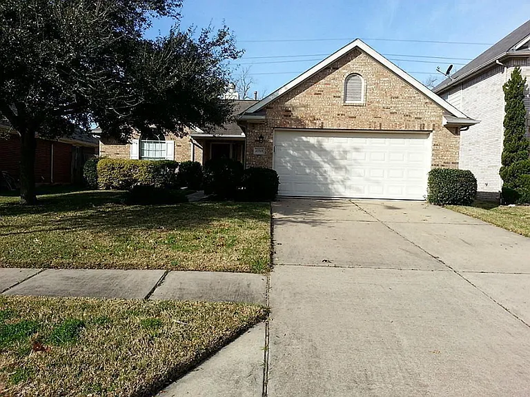 12918 Stratford Mill Ln — Photo 1