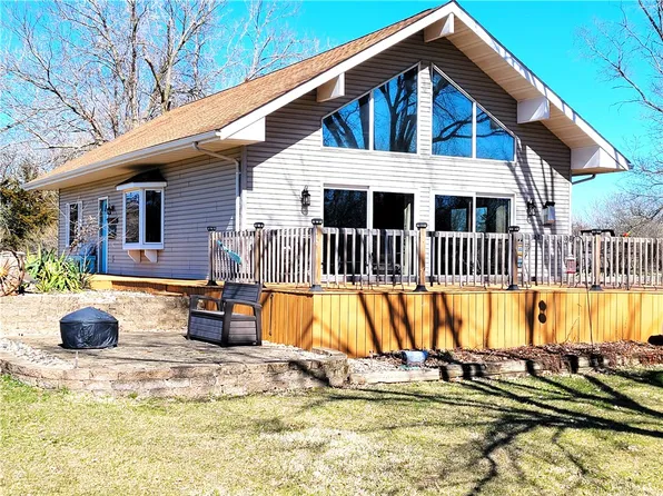 4212 Bluegrass Dr, Panora, IA 50216