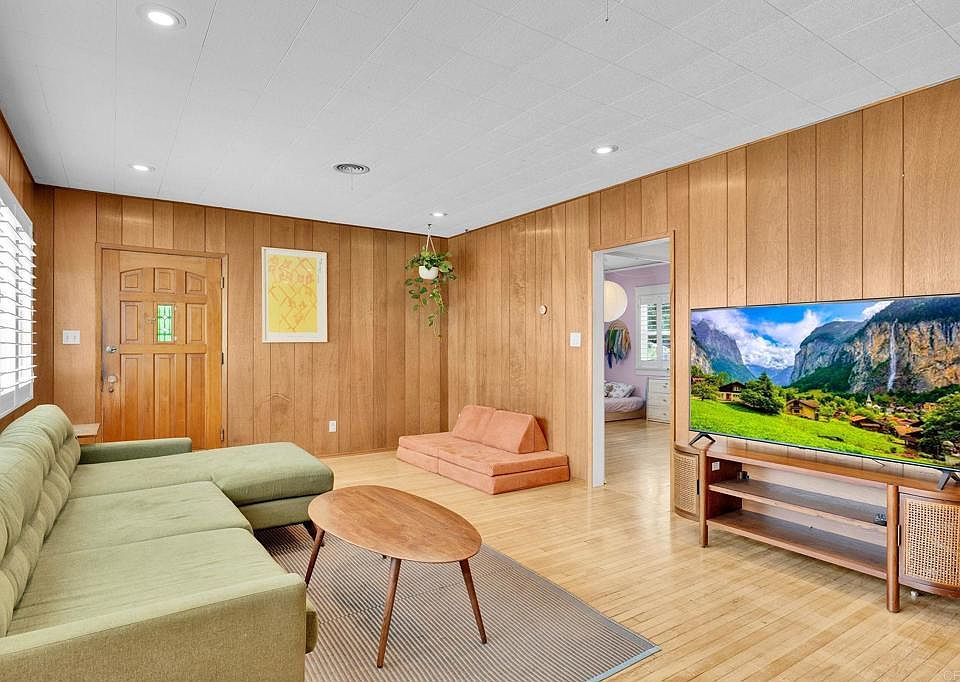 1st image of 747 1st Ave
