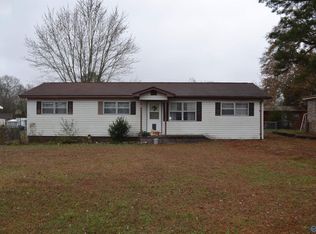 734 Pickens St SW, Hartselle, AL 35640