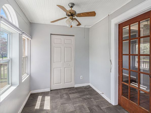 416 W Caroline St, Fenton, MI 48430