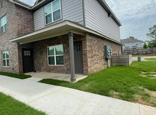 2275 Oriole St #C, Springdale, AR 72764