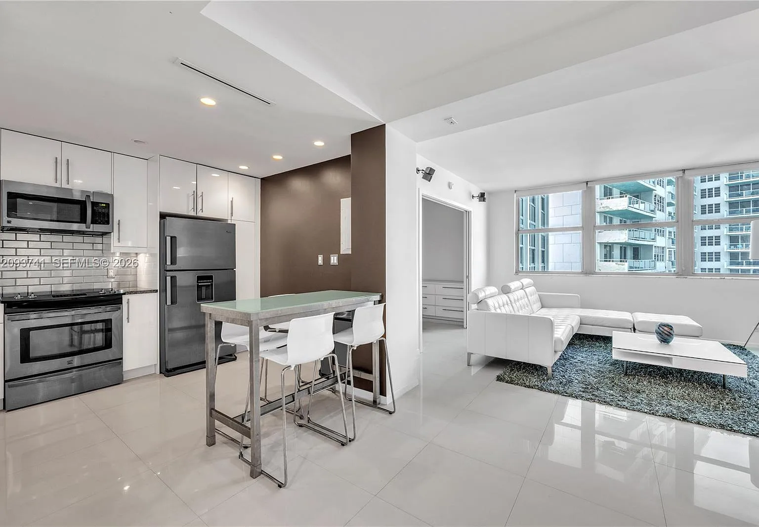 Crystal House Condo — Photo 3