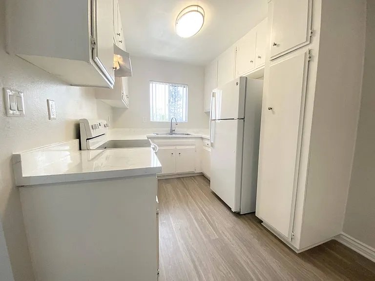 Chateau Woodley Hart Apartments — Photo 30