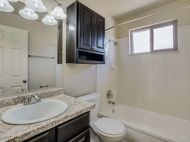 Woodridge Apartments — Photo 44