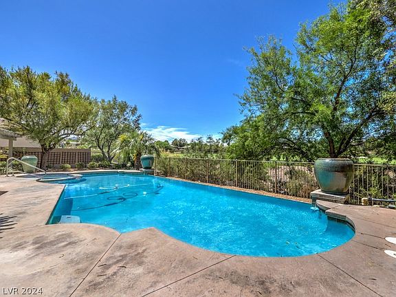 3rd image of 35 Desert Highlands Dr