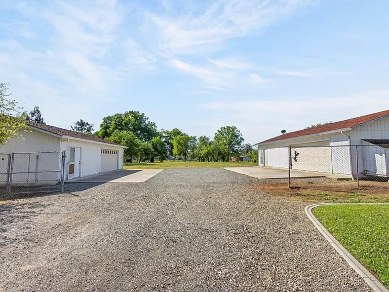 3167 Baseline Rd — Photo 12