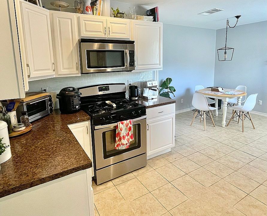 2nd image of 704 Firethorn Ln