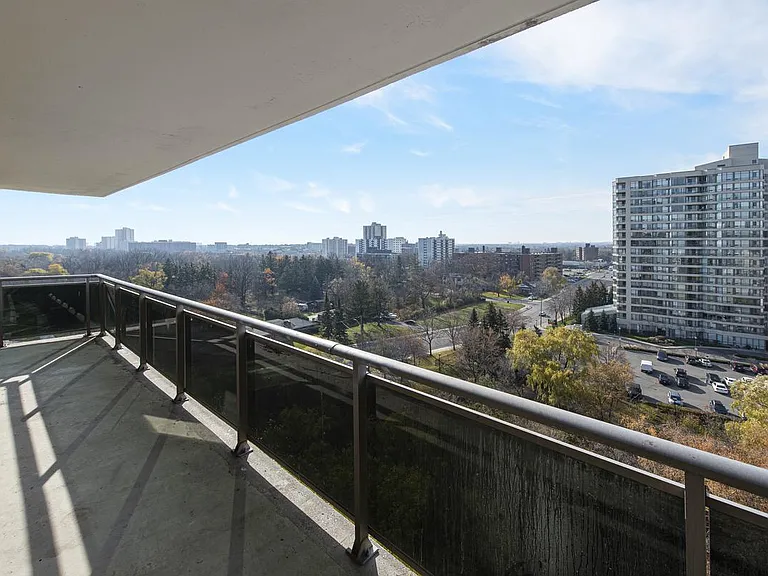 120 Dundas St E — Photo 36
