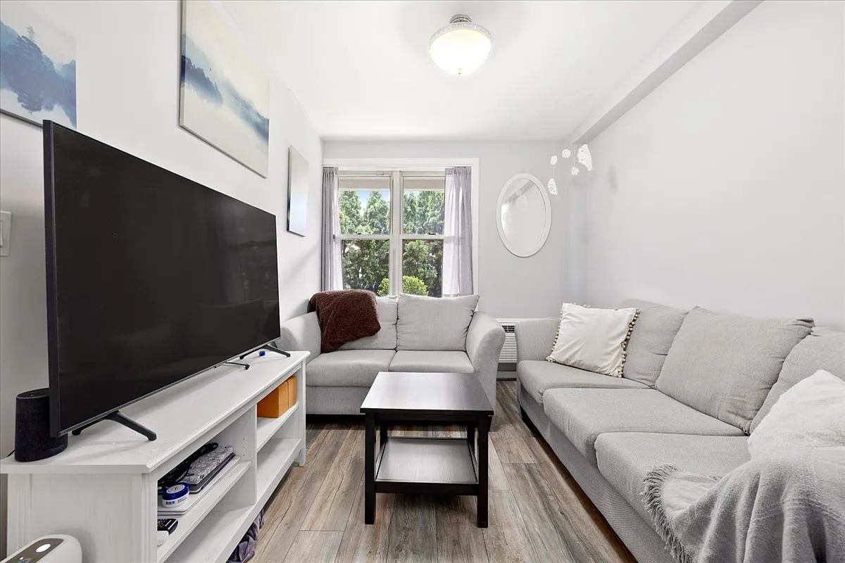 1 bed, 590 sqft, $1,950 — Photo 4