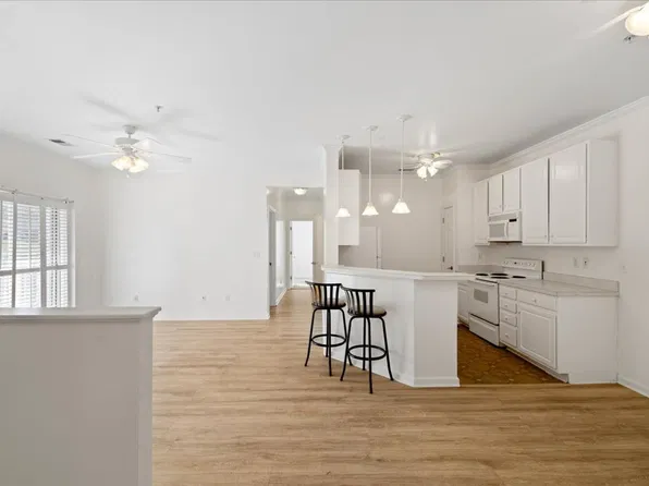 305 N Knollwood Dr Suite 5206, Blacksburg, VA 24060