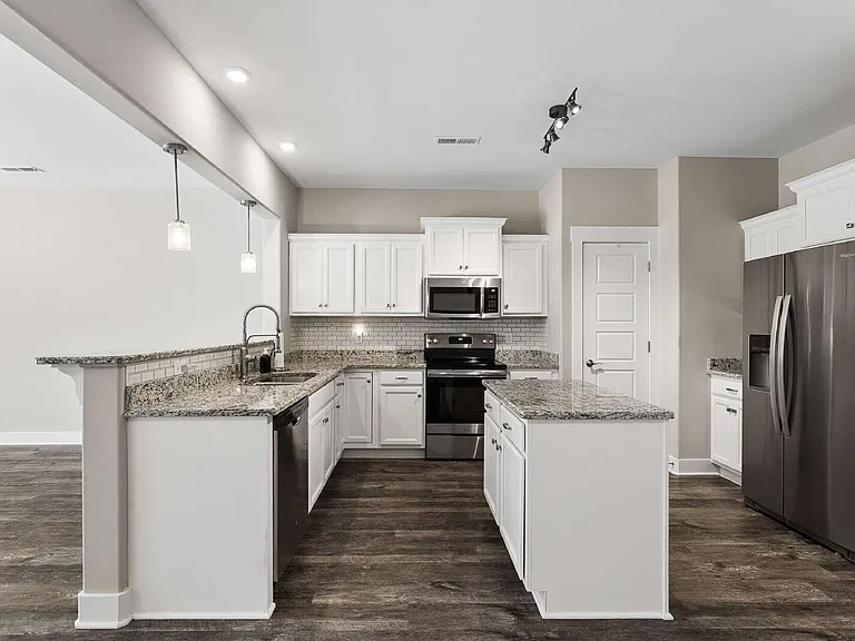 4113 Suntropic Ln — Photo 3