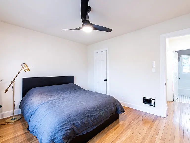 Berkshire Apartments — Photo 31