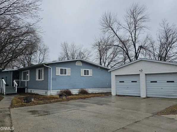 1324 Western Park Vlg SW, Jamestown, ND 58401