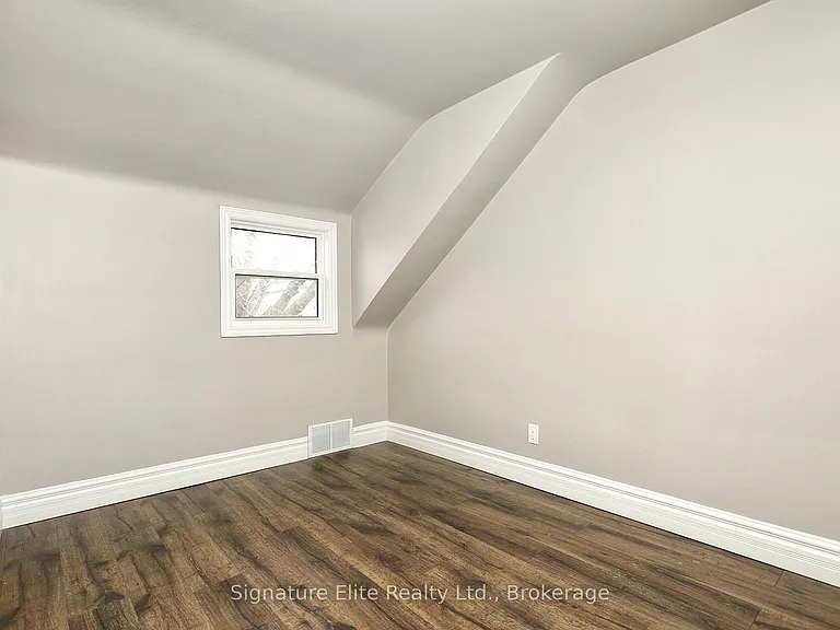 254 Hibbert Ave #UPPER — Photo 5