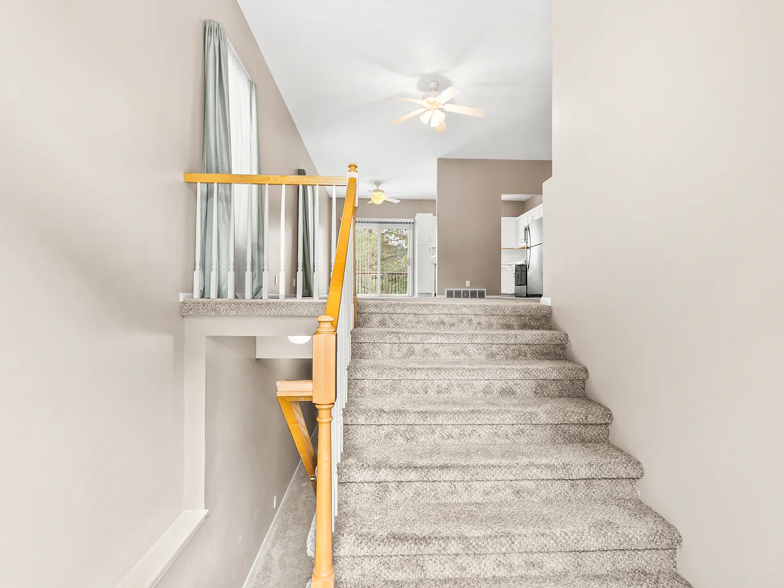 3 bed, 1437 sqft, $2,200 — Photo 2