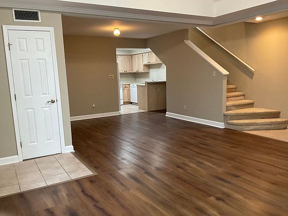 4th image of 100-105 Regency Park Dr