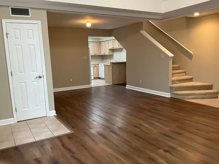 100-105 Regency Park Dr — Photo 4