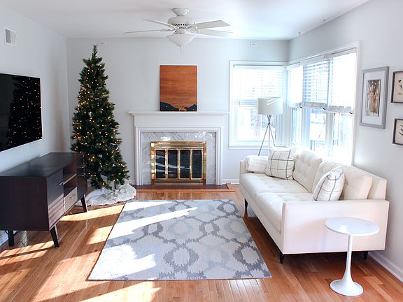 3rd image of 589 Brookhaven Ct