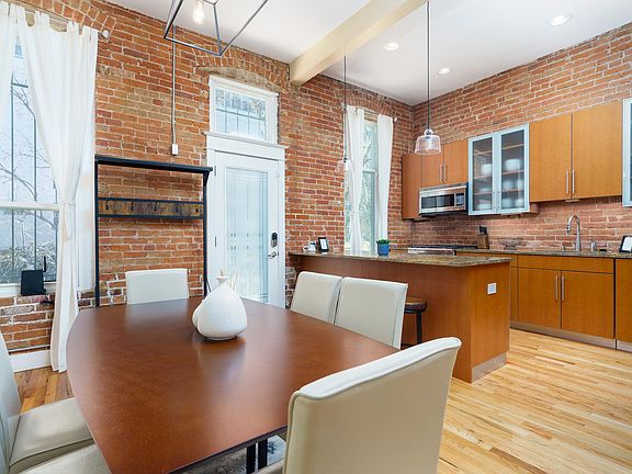 4th image of 2217 Glenarm Pl