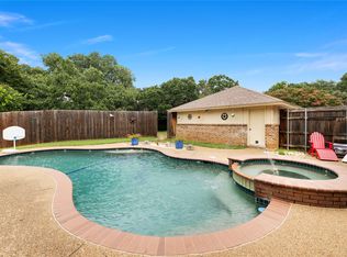 2916 Cresthaven Dr, Grapevine, TX 76051