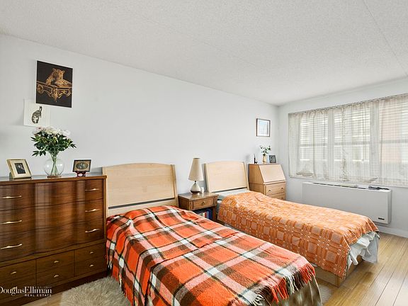 3rd image of 516 W 47th St APT N5g
