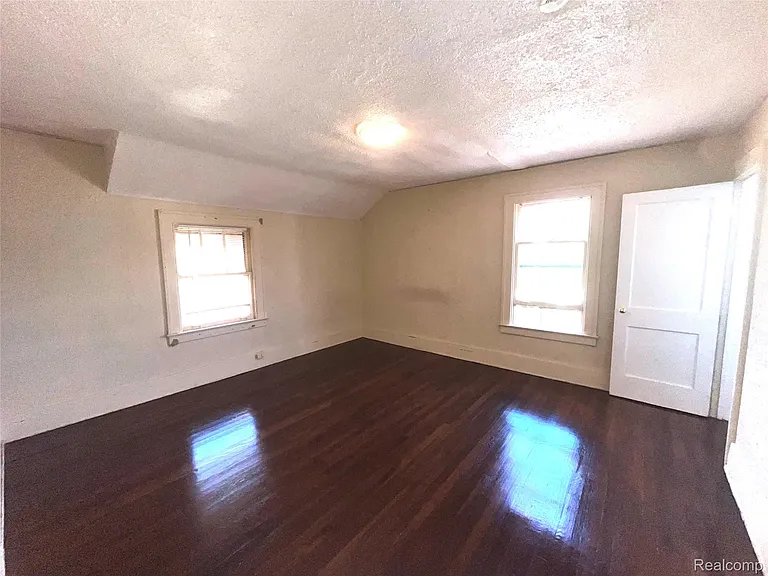 106 Geneva St — Photo 7