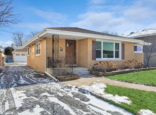 953 S Euclid Ave, Elmhurst, IL 60126